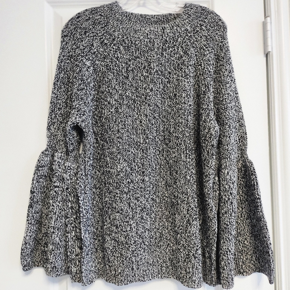 G by Giuliana Gray and White Crew Neck Sweater Size Medium NWT
